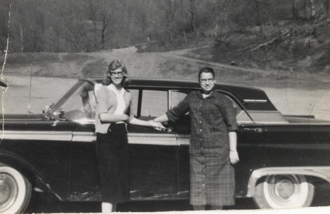 Dorothy Taylor and Hermia Helton.jpg